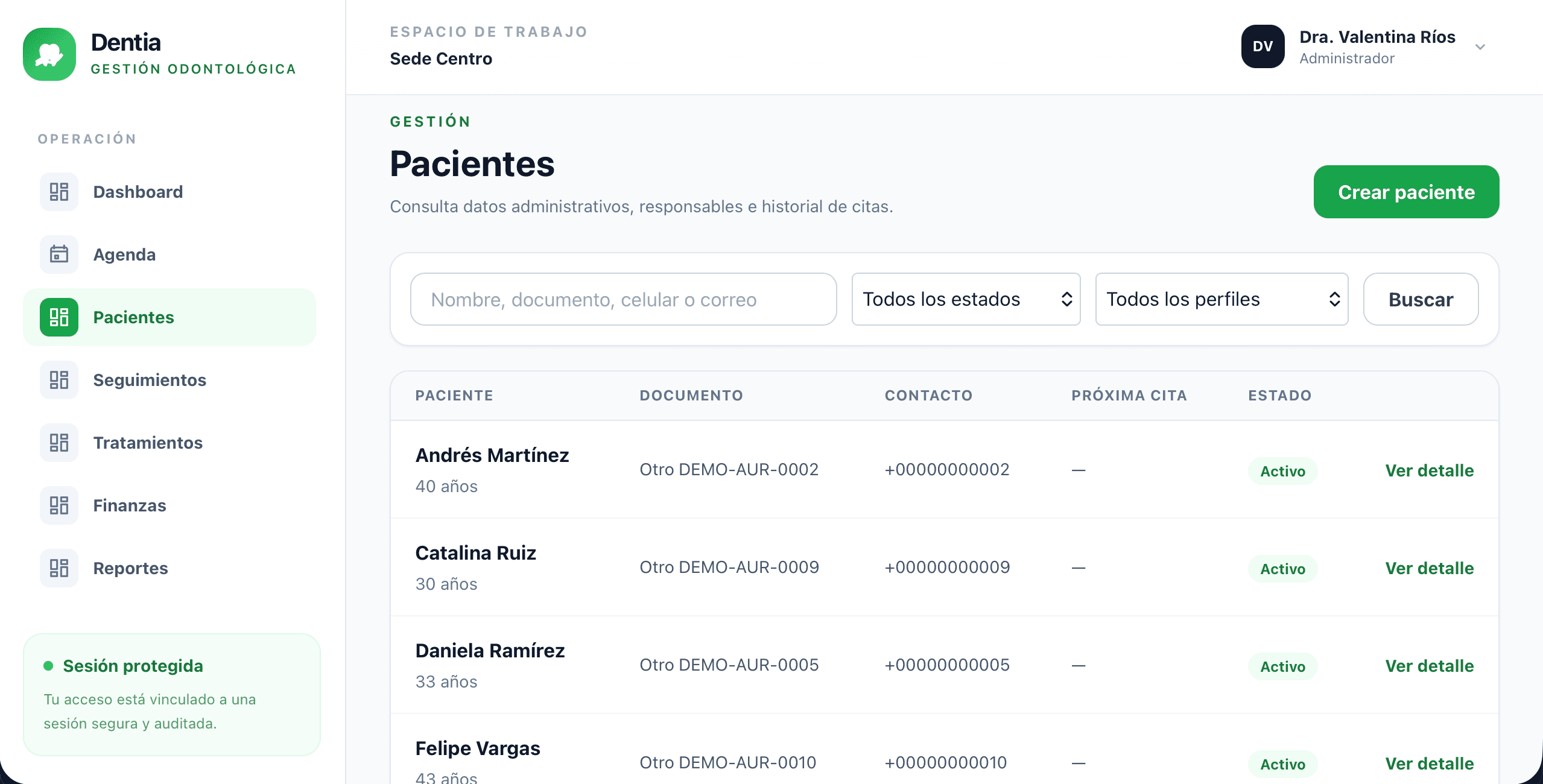 Listado de pacientes en Dentia con filtros, estados e información de contacto
